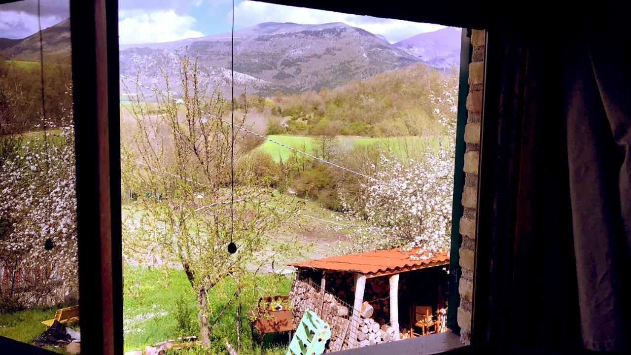 Pian D'Isola Bed & Breakfast Costacciaro Екстериор снимка